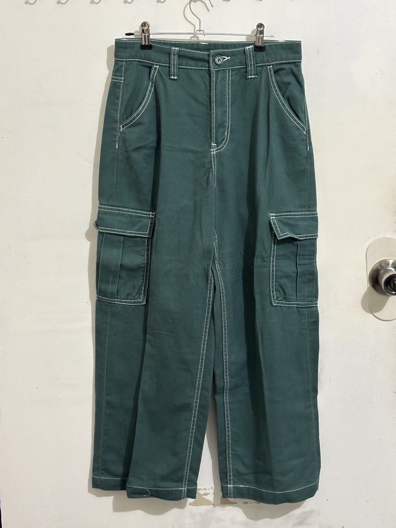 H&M Green Straight Fit Jeans (Category: Jeans) located in Quezon City. Submitted by rakshasha (Listing ID 1458412034, Image 1). Description: .
