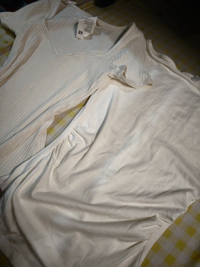 H&M white Tops Bundle/ Clean Girl/ Office Siren/ Basic Tops (Category: Others Tops) located in Manila. Submitted by letthingsgo_ (Listing ID 1458330250, Image 3). Description: 250 for both na 1 ruched white top cut tag ata siya 1 knitted white bodysuit Last price please never worn both RFS: Di ginagamit.
