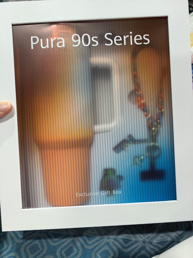 Huawei Pura 90s Exclusive Gift Pack (Category: Purses & Pouches) located in Taguig. Submitted by ariasclosetph (Listing ID 1458442896, Image 1). Description: .