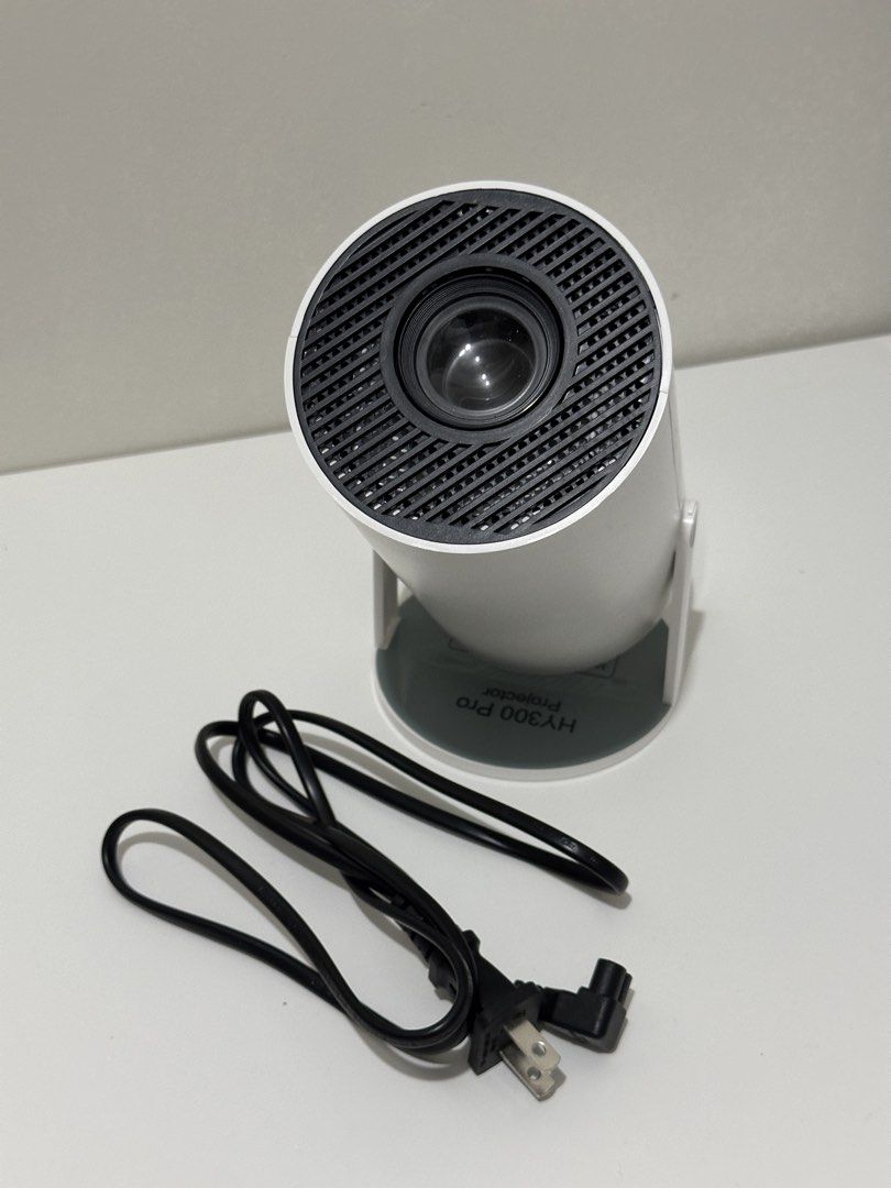 HY300 Pro Projector Brand New (Category: Projectors) located in Pasay City. Submitted by leostash (Listing ID 1458343607, Image 2). Description: Bnew, Unused 📍PASAY 📦Lalamove.