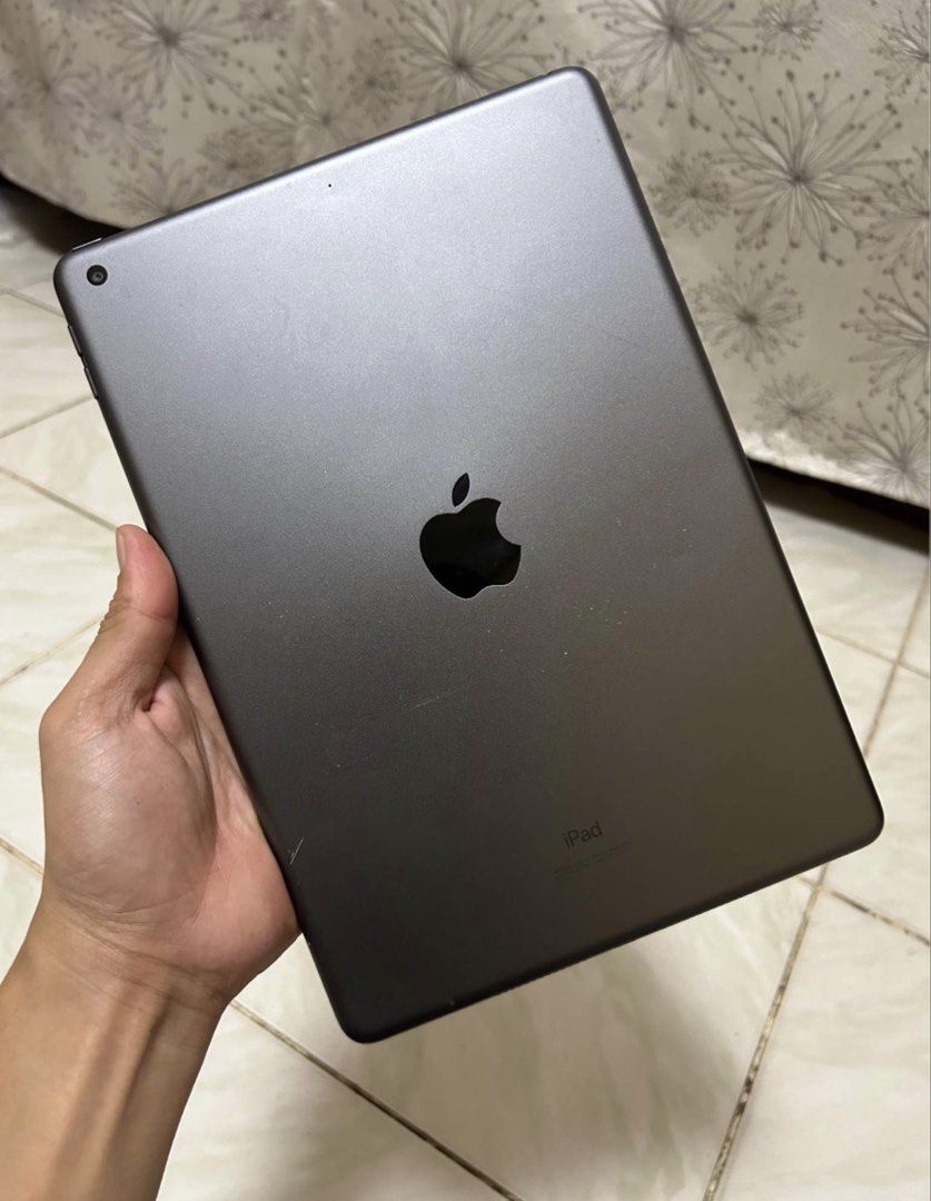 IPAD 8TH GEN 128 (Category: iPad) located in Manila. Submitted by jeanedizon09900 (Listing ID 1458423417, Image 2). Description: IPAD 8TH GEN 128 86% BATTERY HEALTH FREE 2 CASE AND STYLUS PEN SMOOTH DENTS .