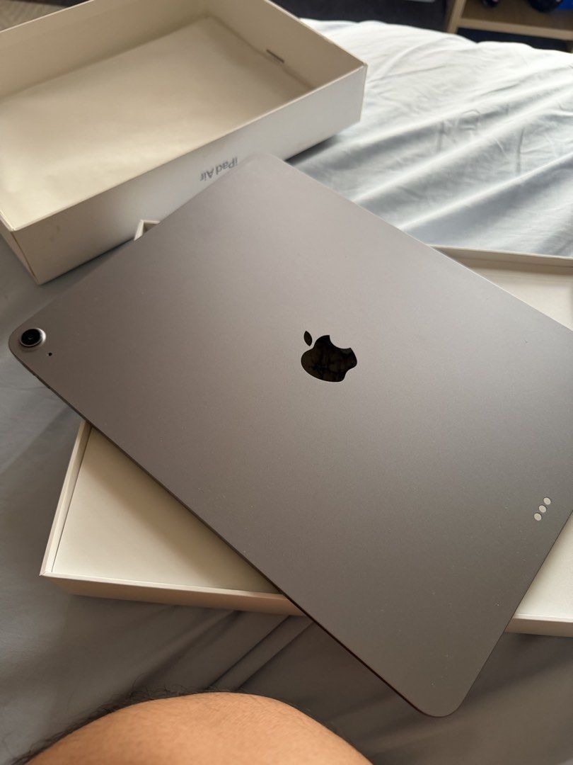 Ipad Air 13 inch M3 (Category: iPad) located in Manila. Submitted by mclstno.2 (Listing ID 1458463297, Image 1). Description: Ipad air 13 inch M3 128gb 100% battery health No scratch Under warranty 23 cycle count.