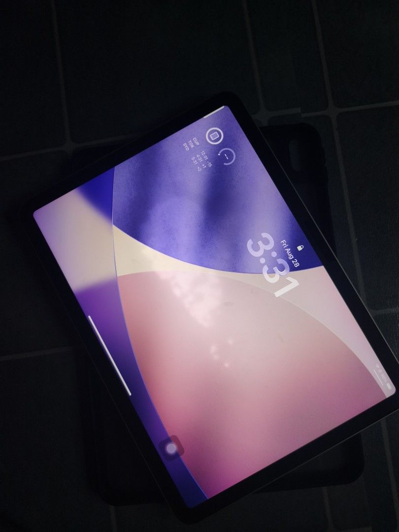 iPad Air M2 2024 11" (Category: iPad) located in Roxas City. Submitted by pnpicks (Listing ID 1458381296, Image 1). Description: RUSH SALE ❗PM DIRECTLY iPad Air M2 11 inch 2024 128 GB Inclusions: - Complete Original Charger - Matte screenguard on - iPad case - Free streaming apps (netfix/youtube/prime/viu) QUICK SPECS & CONDITION Battery Health: Normal (87%) Cosmetics: 9.9/10 very smooth. Little to no scratches. Buttons & Features: All buttons, c