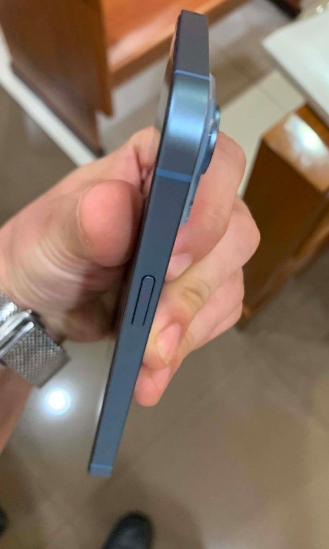 iPhone 14 128GB (Category: iPhone 14 Series) located in Quezon City. Submitted by mayibenta (Listing ID 1458418073, Image 3). Description: ‼️READ FIRST‼️ Used for 1 yr and 7mos but still in Pristine condition. No scratches (kita naman po sa pics), no history of repair, and good to go. ps. I hide the name for identity protection. RFS: Need to upgrade Batt health 87% Storage 128GB We require half of the payment po once na sure na po for the buyer t