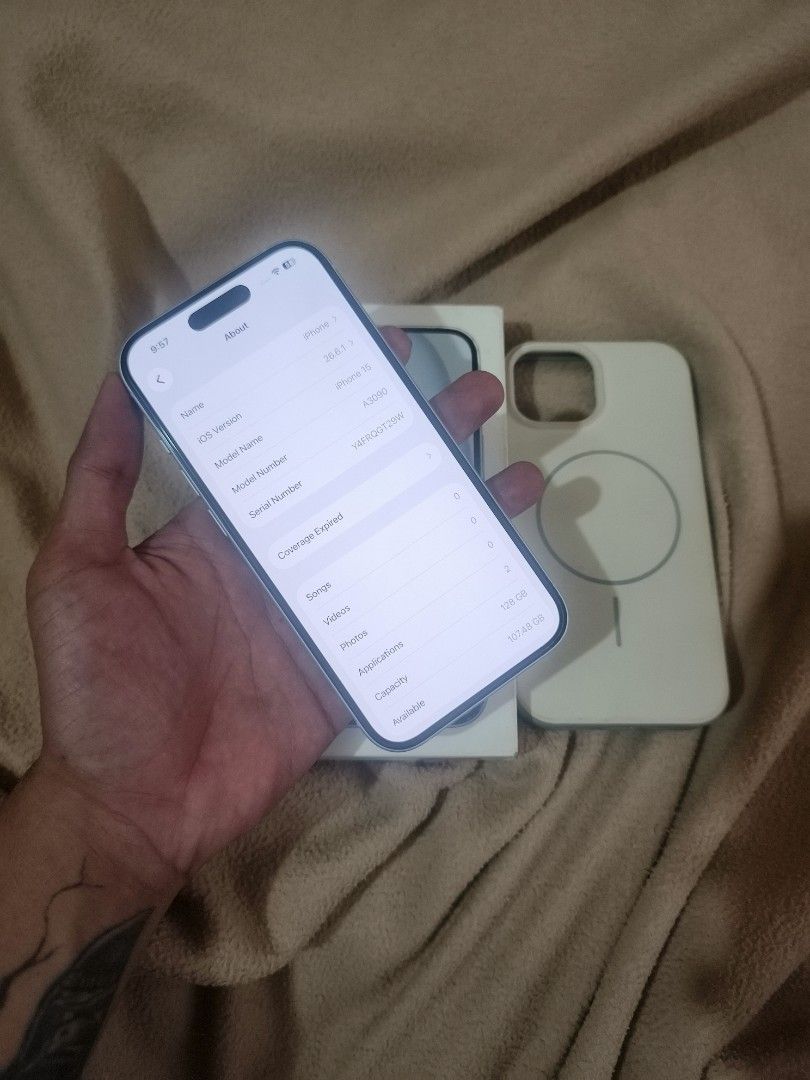 Iphone 15 128gb (Category: iPhone 15 Series) located in Guiguinto. Submitted by favisjan66096 (Listing ID 1458323719, Image 1). Description: iphone 15 128gb 26,500 yours na prestine condition gana lahat no issue complete with box.