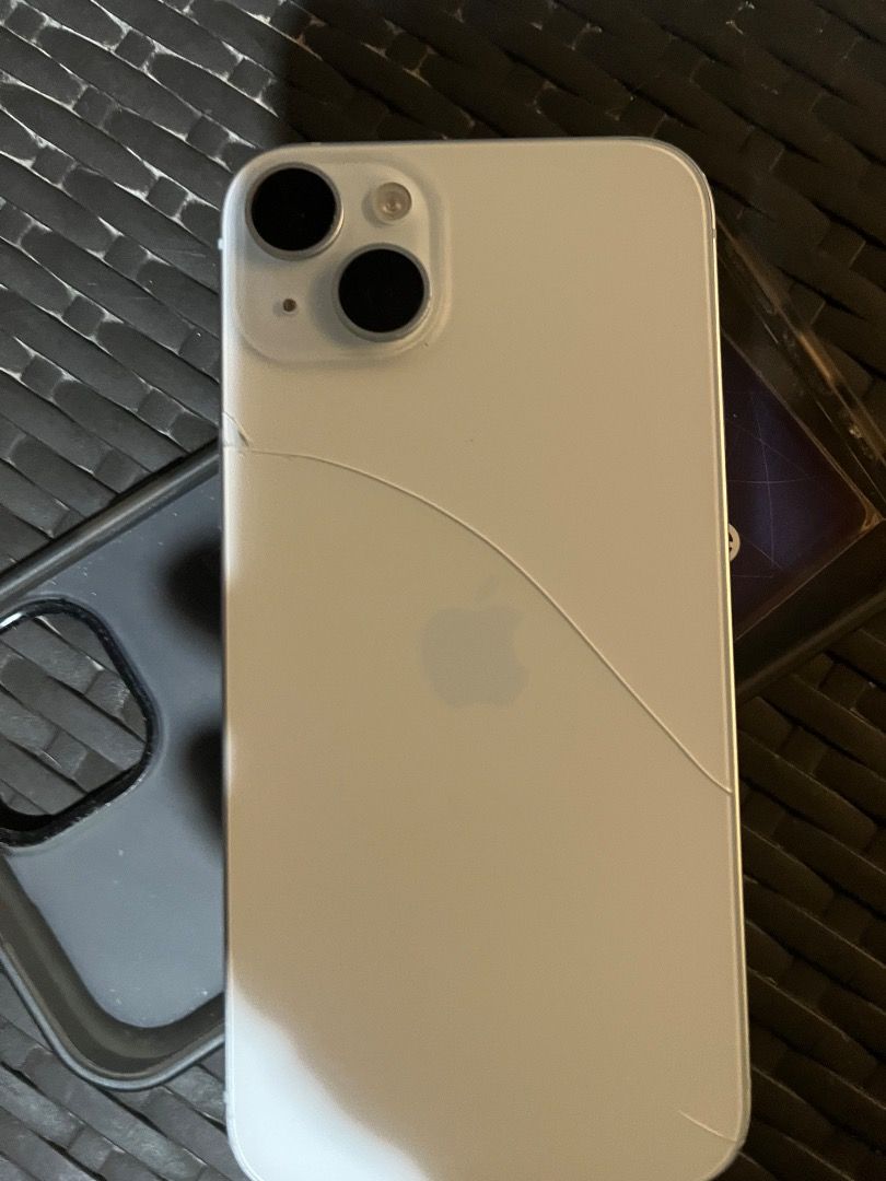 iPhone 15 Plus (Category: Cases & Sleeves) located in Manila. Submitted by robrob1 (Listing ID 1458403309, Image 2). Description: İp 15 plus. With box Modified po - physical sim 100bh May crack po likod sa picture po Loc Manila .