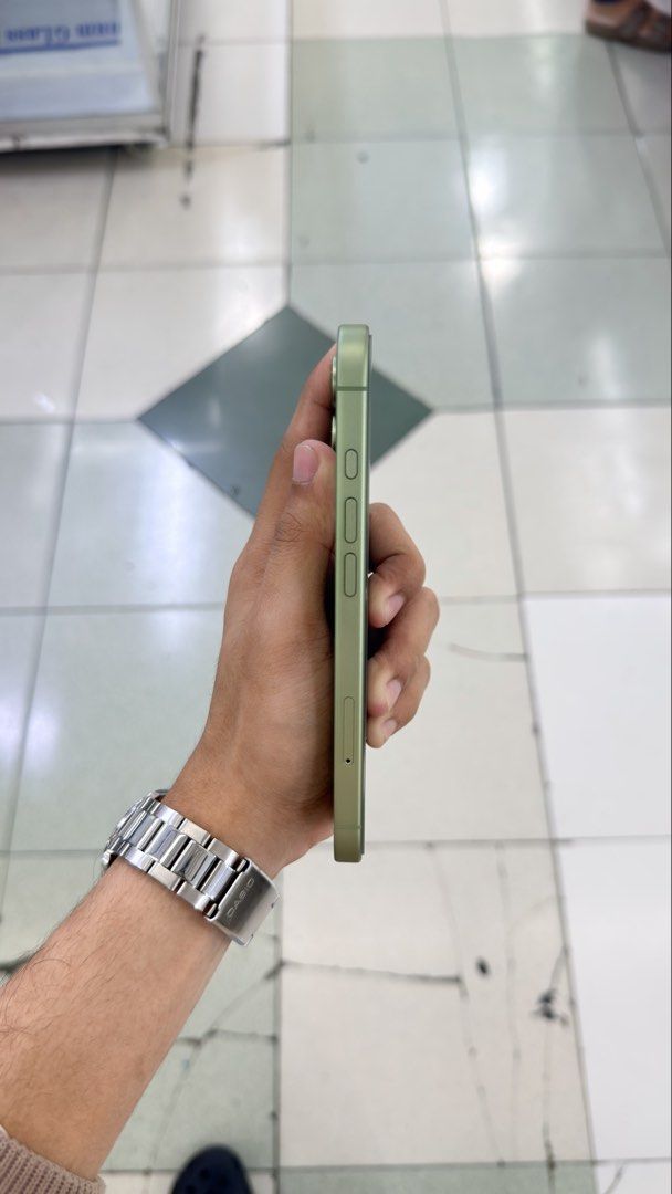 iPhone 17 256gb FU 100% BH NTC with box (Category: iPhone 17 Series) located in Manila. Submitted by carimgadgets (Listing ID 1458475778, Image 3). Description: .