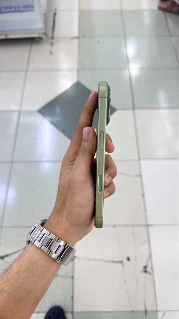 iPhone 17 256gb FU 100% BH NTC with box (Category: iPhone 17 Series) located in Manila. Submitted by carimgadgets (Listing ID 1458475778, Image 2). Description: .