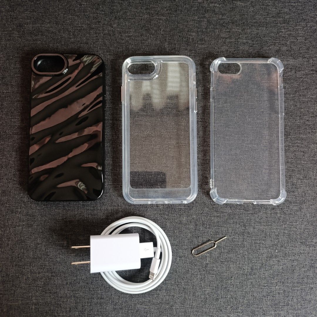 iPhone SE 2 (128gb) (Category: Cases & Sleeves) located in Sorsogon. Submitted by nily_cartsss (Listing ID 1458322369, Image 3). Description: iPhone SE 2 128gb 82%bh Factory unlock All working Slightly used 3 Phone case 1 Charger 1 Pin mop: gcash mod: shopi checkout (COD) note: what you see is what you get, buy at your own risk.