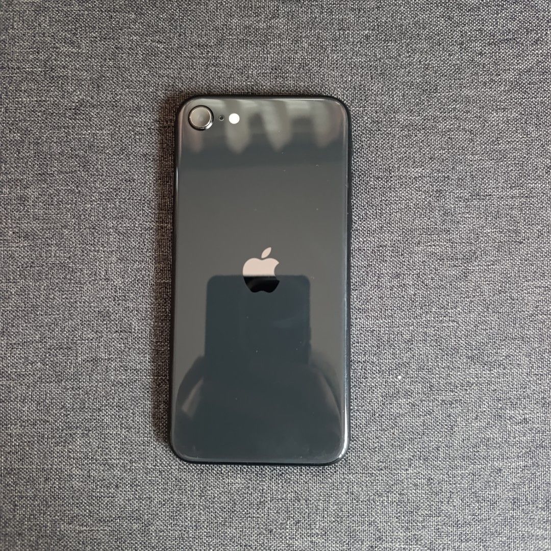 iPhone SE 2 (128gb) (Category: Cases & Sleeves) located in Sorsogon. Submitted by nily_cartsss (Listing ID 1458322369, Image 1). Description: iPhone SE 2 128gb 82%bh Factory unlock All working Slightly used 3 Phone case 1 Charger 1 Pin mop: gcash mod: shopi checkout (COD) note: what you see is what you get, buy at your own risk.