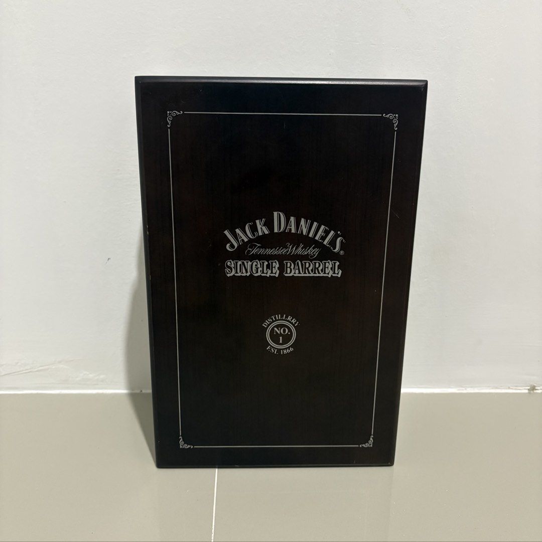 Jack daniels wood box (Category: Storage Boxes & Baskets) located in Dapitan. Submitted by payt3es_thrift. (Listing ID 1458448509, Image 1). Description: -Jack Daniel’s wood box -with foam inside -nice for whiskey or wine collection - very nice pang display -location Dapitan City, Zamboanga Del Norte, Mindanao .