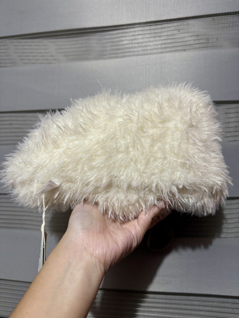 Jellycat Amuseables Strato Cloud (Category: Plushies & Soft Toys) located in Manila. Submitted by bcbg3217 (Listing ID 1458440598, Image 2). Description: ‼️PLEASE READ BEFORE BUYING‼️ Like new condition Medium size Rare find ✨ Authenticity guaranteed (Please do your own checking too) No other jellycat inclusions Actual photos are posted No other issues or flaws unless stated Please check the photos thoroughly before placing an order JnT regular o