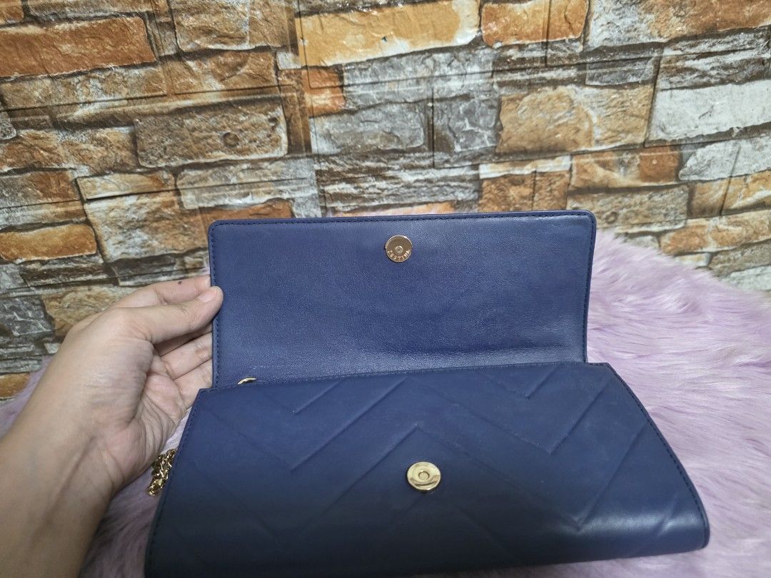 j.estina wallet sling (Category: Wallets & Card holders) located in Binan City. Submitted by elli.etcetera (Listing ID 1458417581, Image 3). Description: MOP: Gcash, Maya or Bank transfer Courier: Flash, J&T or Lalamove.