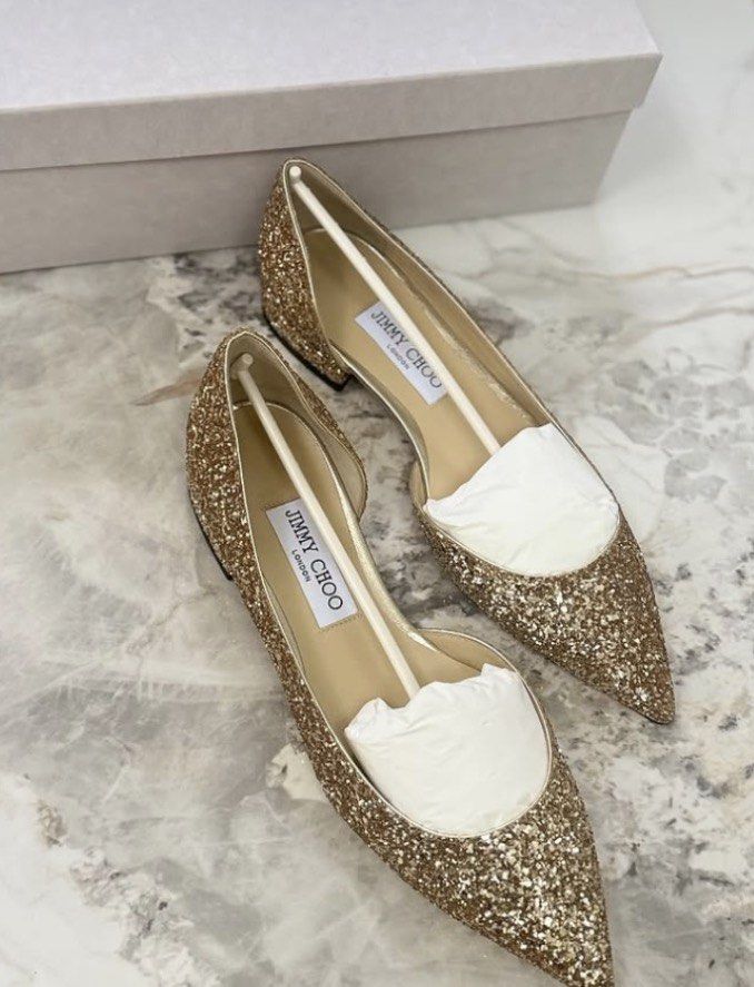 Jimmy Choo Flats (Category: Flats & Sandals) located in Manila. Submitted by stopshop26 (Listing ID 1458344498, Image 1). Description: Jimmy Choo Flats Avail sizes: 38 38.5 39 Brand new and original Onhand and ready to ship.