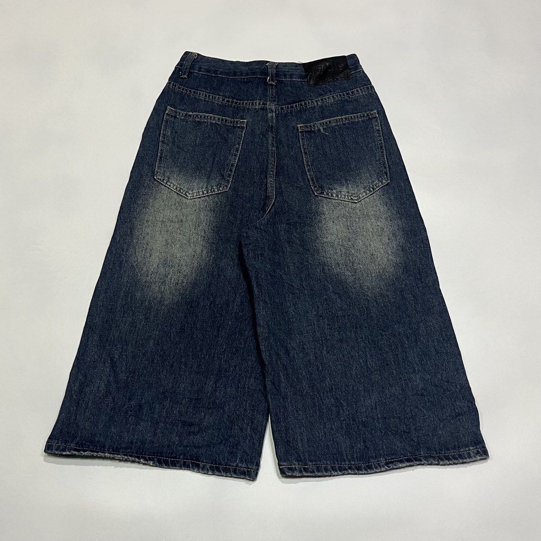 Jorts wash (Category: Announcements) located in Quezon City. Submitted by thriftrage (Listing ID 1458433504, Image 2). Description: Waist’ 26 Length’ 27.5 Leg opening’ 11.5 No issue Good condition .