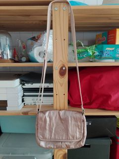 (Category: ) located in . Submitted by margauxx7 (Listing ID 1458328125, Image 1). Description: .
