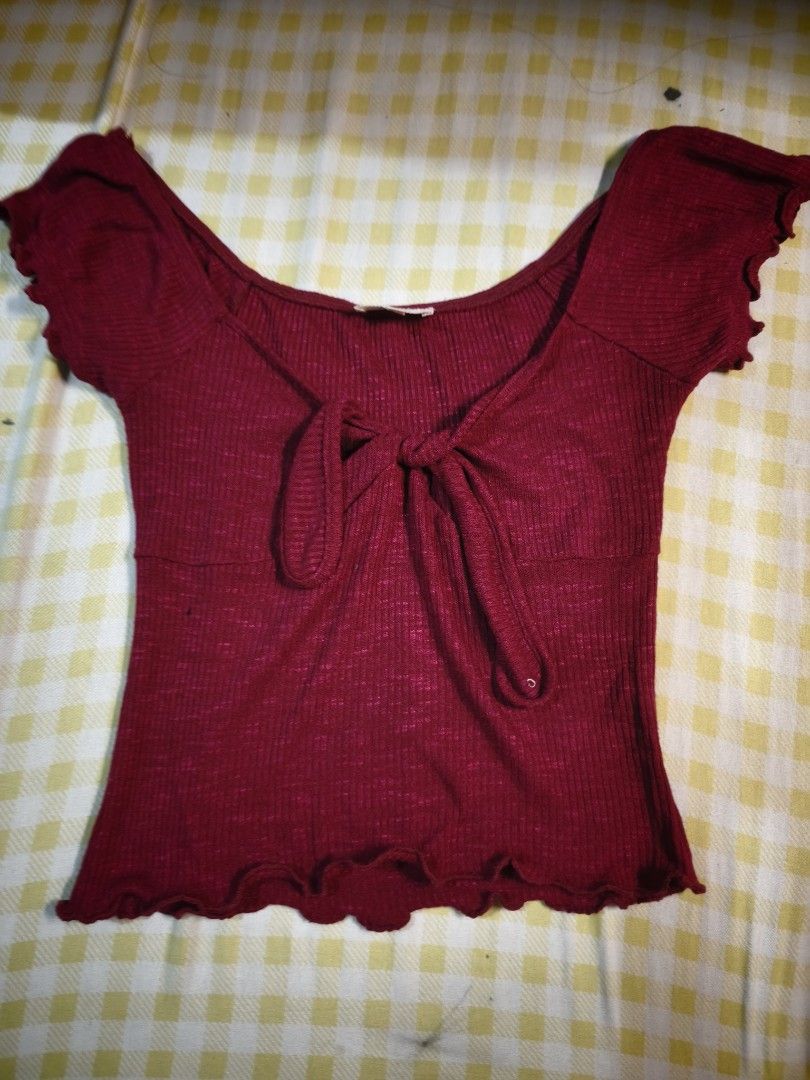 Knitted red maroon cropped top (Category: Blouses) located in Manila. Submitted by letthingsgo_ (Listing ID 1458325412, Image 2). Description: xs to small.