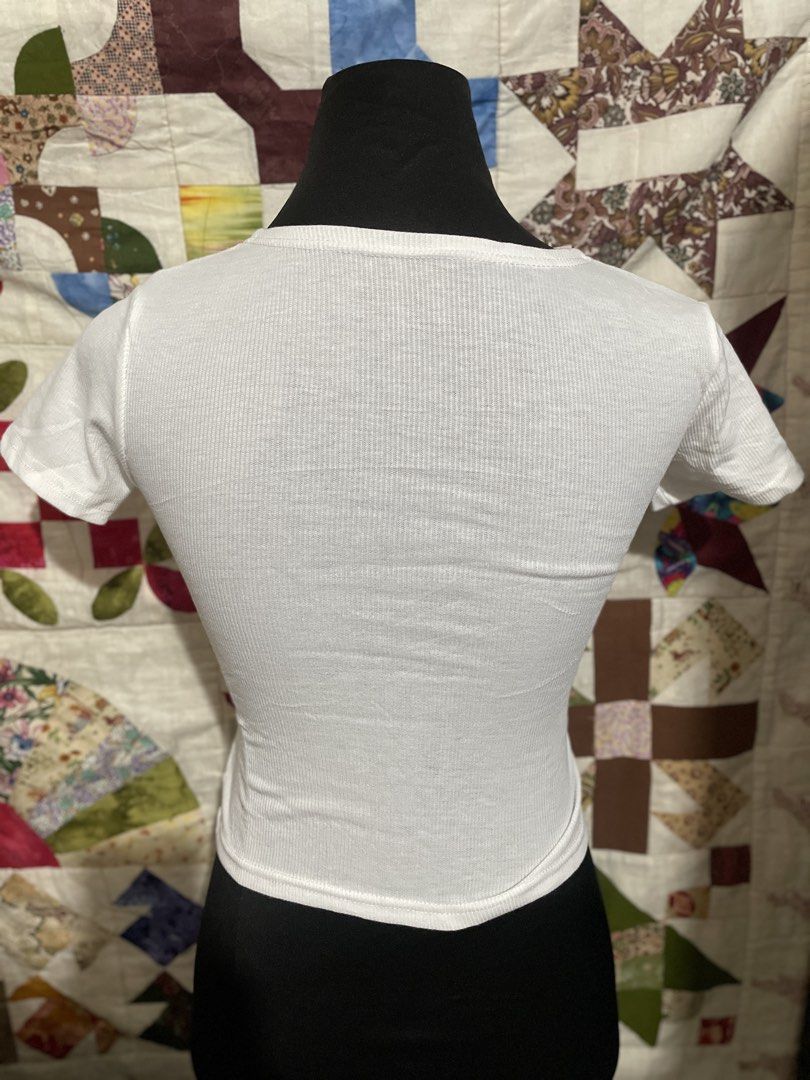 Knitted top (Category: Blouses) located in Roxas City. Submitted by budgetfindsroxasph (Listing ID 1458396986, Image 3). Description: Small size 📩📩📩 No tag.