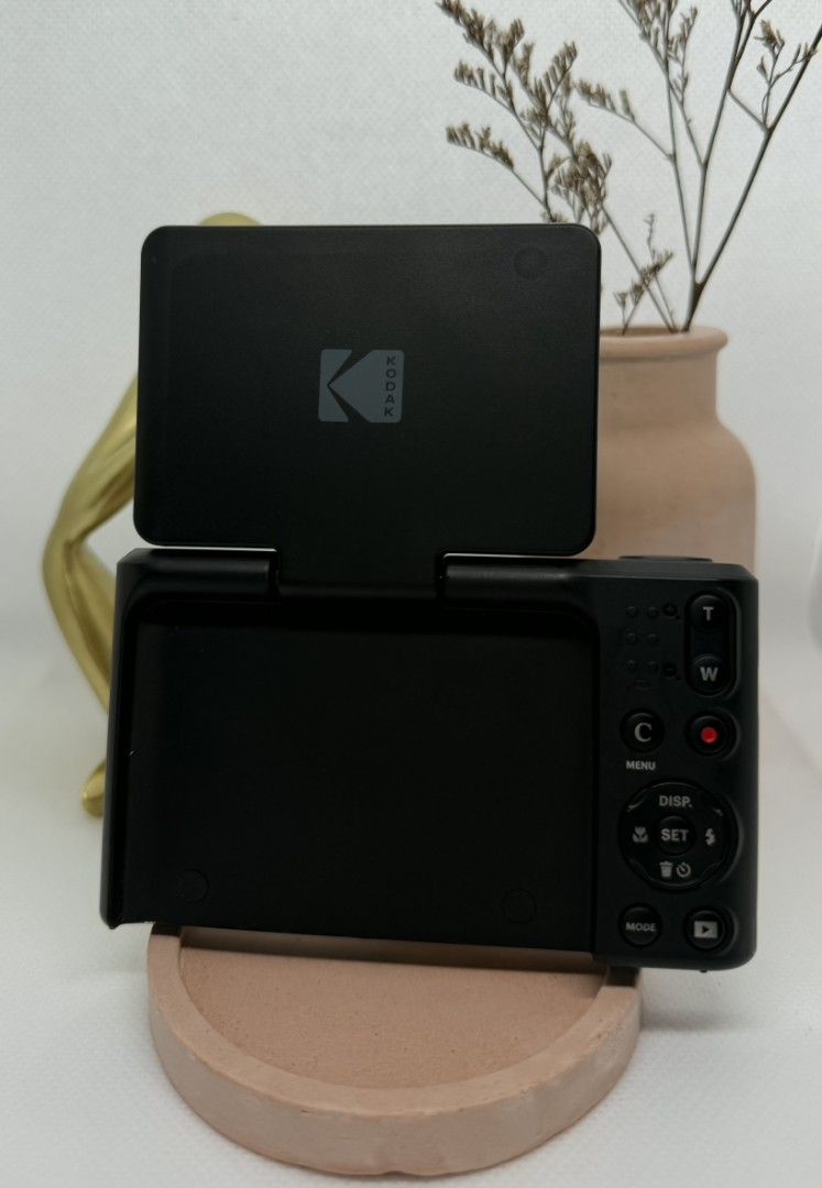 Kodak Pixpro C1 Digital Camera (Category: Cameras) located in Iba. Submitted by kamira.ni.rosi (Listing ID 1458447792, Image 3). Description: Kodak Pixpro C1 Brown with box Lightly used, with a few scratches and signs of usage but apart from that, everything works great. Can do meetups in Zambales or ship anywhere but sf will be shouldered by the buyer.