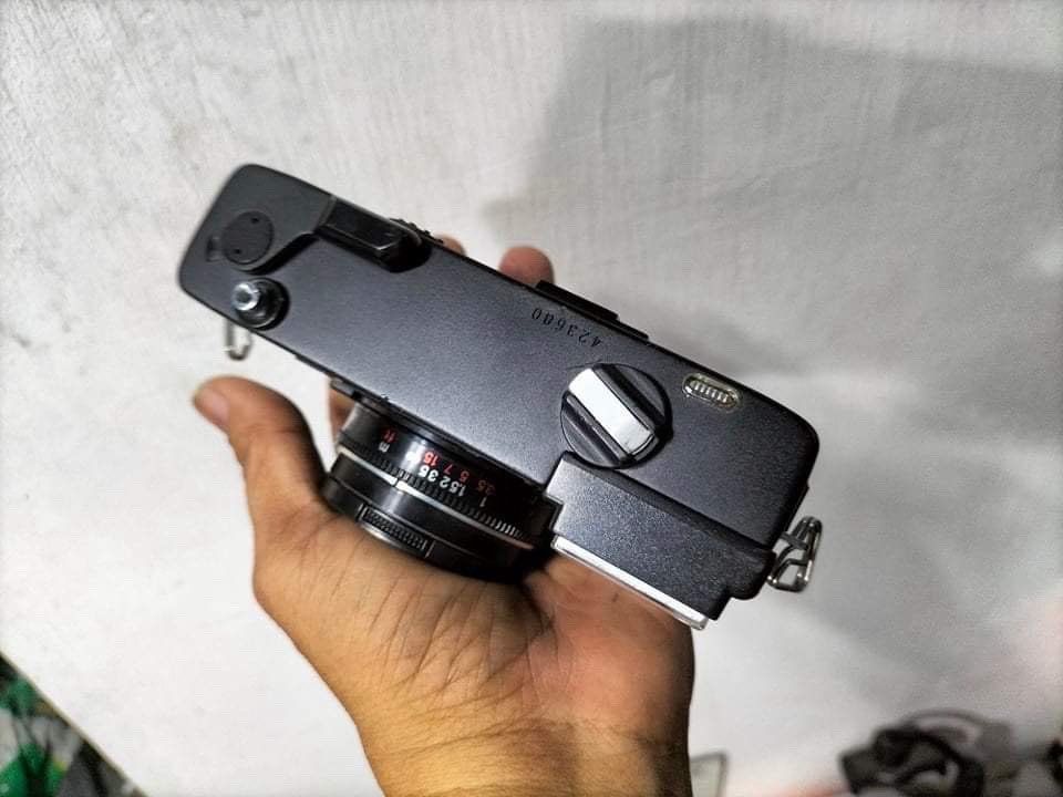 Konica C35 EF 35mm Film Camera (Category: Cameras) located in Mandaluyong City. Submitted by chiacells (Listing ID 1458444472, Image 3). Description: - Classic Konica C35 EF point-and-shoot film camera - Features a sharp 38mm F2.8 Hexanon lens - Built-in flash with ON/OFF switch for convenience - Compact and incredibly easy to use, ideal for beginners - Great for capturing everyday moments on film - Serial number 423600 visible.