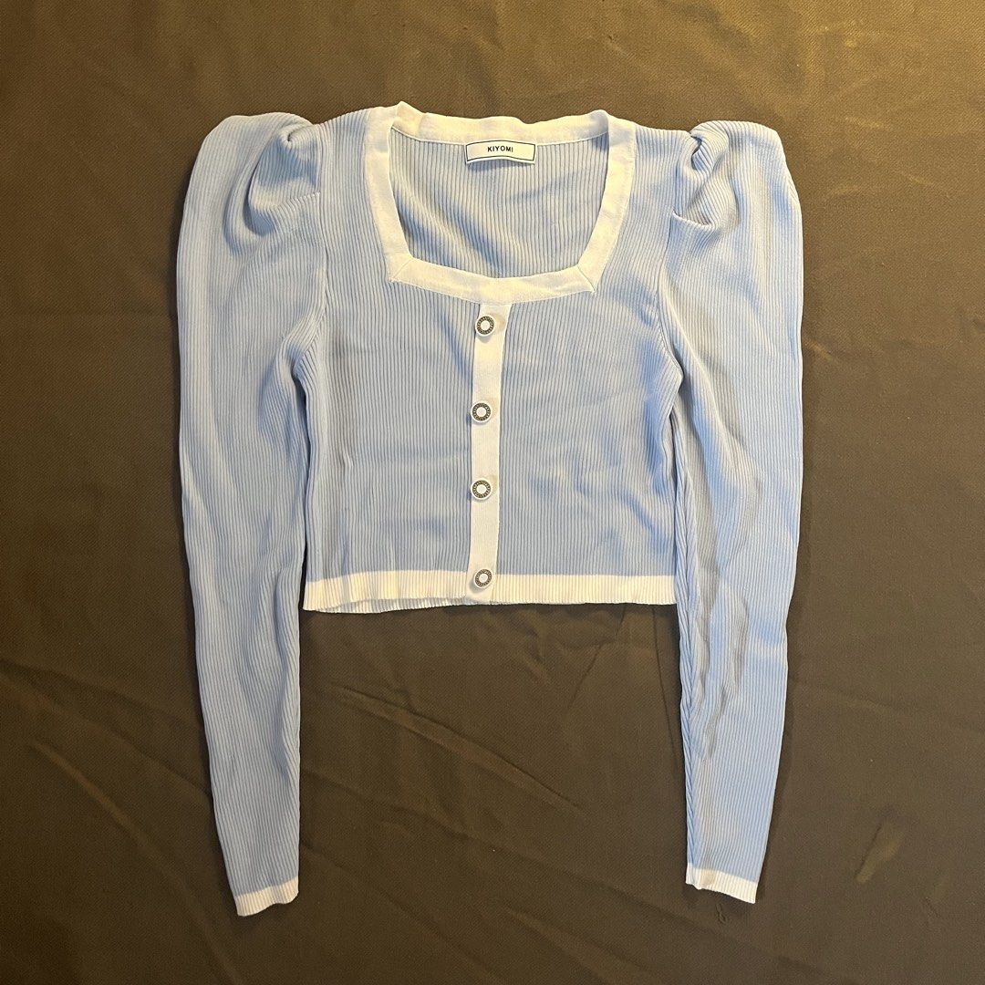 korean style blue longsleeve crop top (Category: Longsleeves) located in Bayombong. Submitted by eirenees (Listing ID 1458436768, Image 1). Description: - got this on an ig thrift shop 3 years ago (paid 795) - has minimal flaws - stretchable material - color may vary due to lighting mop: gcash & gotyme mod: j&t.