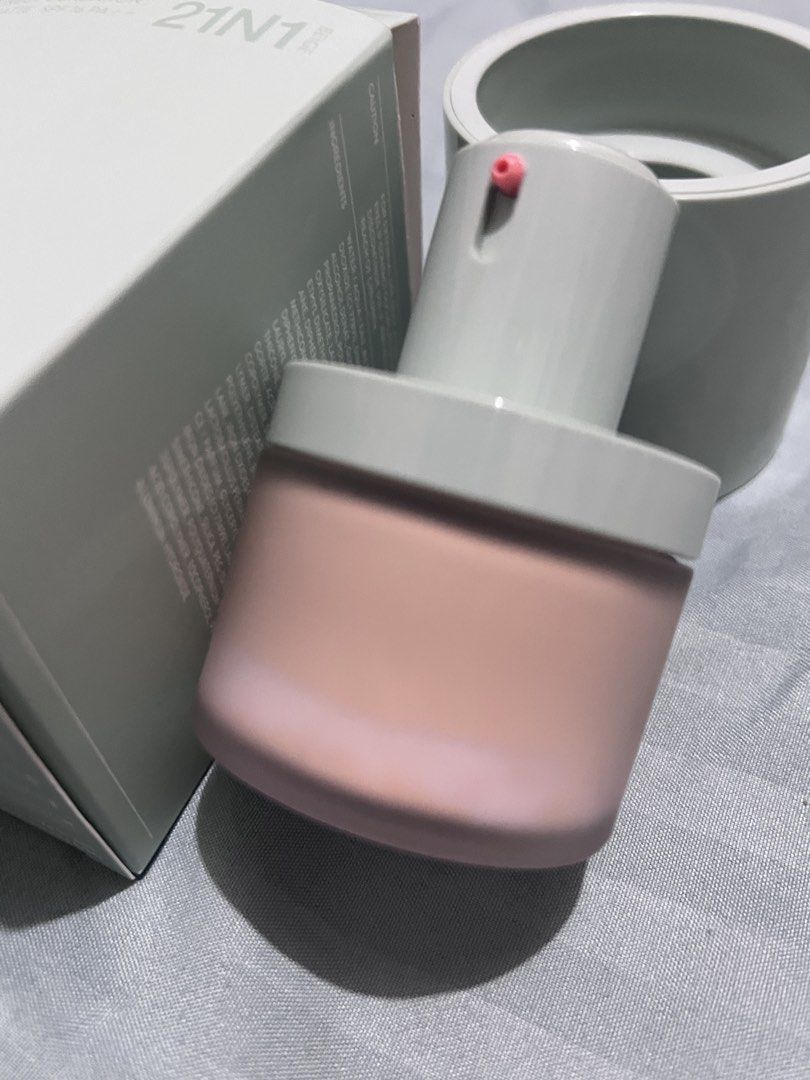 Laneige Neo Foundation Matte 21N1 (Category: Makeup) located in Makati City. Submitted by coollections (Listing ID 1458343898, Image 2). Description: - Brand: Laneige - Product: Neo Foundation Matte - Shade: 21N1 Beige - Finish: Matte - Condition: Authentic, includes original box - Features: Chic packaging, smooth matte finish SWATCHED ONLY.
