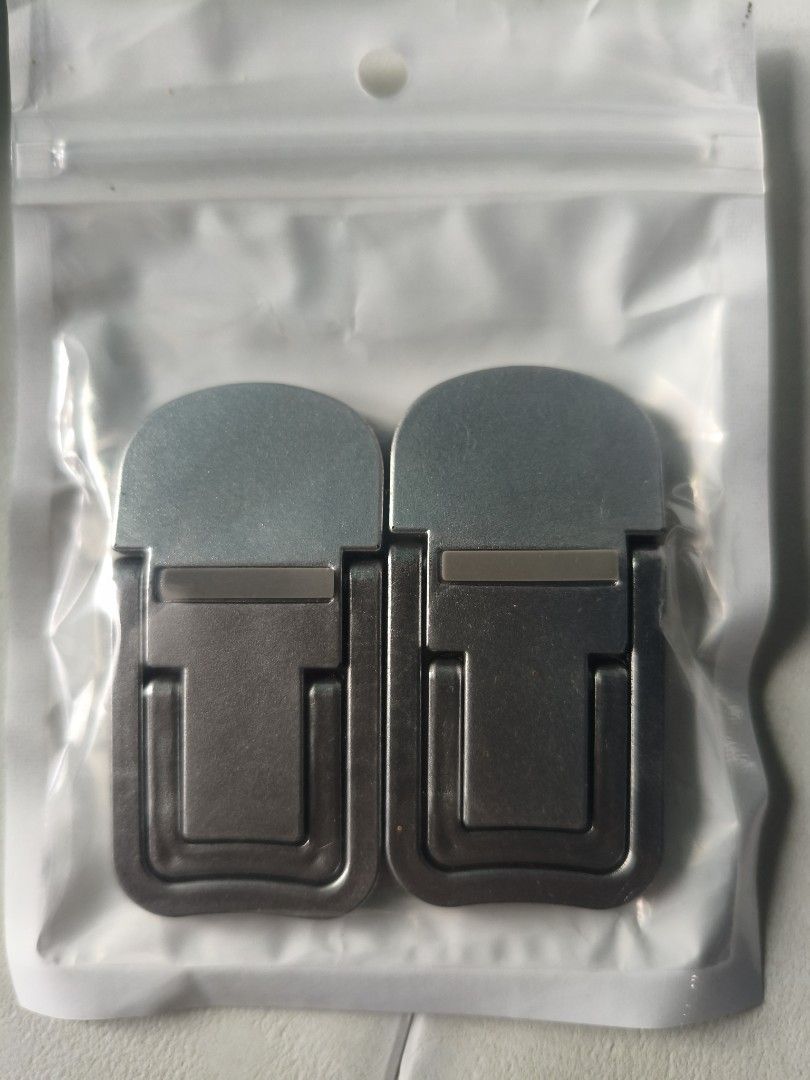 Laptop Clip Stand (Category: Laptop Bags & Sleeves) located in General Santos City (Dadiangas). Submitted by omniscient15 (Listing ID 1458430291, Image 1). Description: Cheapest and space wise substitute for laptop stands..