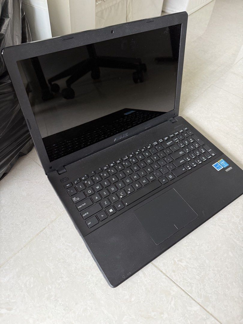 Laptops (Category: Laptops & Notebooks) located in Singapore. Submitted by shoppingoverdose (Listing ID 1458337200, Image 3). Description: - Dell Inspiron 3421 Laptop - one missing battery 2 laptops, sell both for 50 both unsure of working condition, not for fussy buyer.