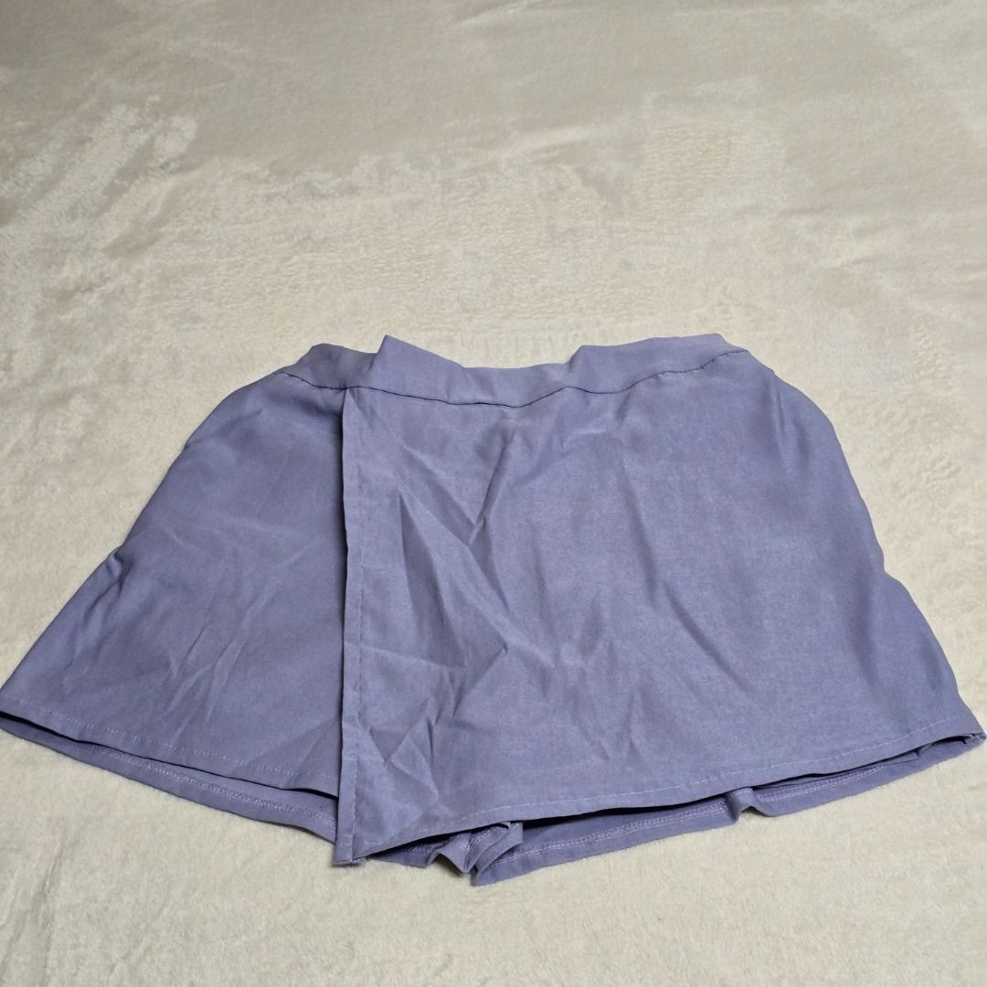 Lavender Elastic Waist Shorts/Pants/Skort (Category: Shorts) located in Pasay City. Submitted by fruityorange (Listing ID 1458380970, Image 1). Description: Color: Lavender / Light Purple Size: Adjustable waistband (Max stretch: 22 inches, see photo) Material: Soft, breathable fabric Design: Elastic waistband, hemmed edges, lightweight feel Highlights - Clear waistband measurement photo (22-inch max stretch) - Multiple angles showing fabric textu