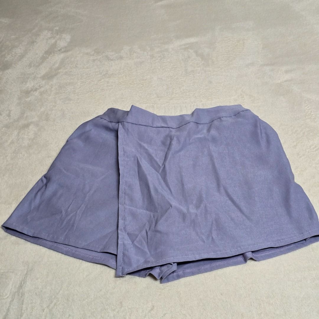 Lavender Elastic Waist Shorts/Pants/Skort (Category: Shorts) located in Pasay City. Submitted by fruityorange (Listing ID 1458380970, Image 3). Description: Color: Lavender / Light Purple Size: Adjustable waistband (Max stretch: 22 inches, see photo) Material: Soft, breathable fabric Design: Elastic waistband, hemmed edges, lightweight feel Highlights - Clear waistband measurement photo (22-inch max stretch) - Multiple angles showing fabric textu
