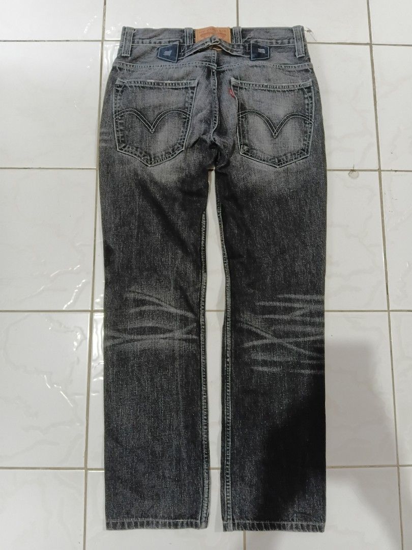 Levi's 511 Slim Fit Cinch Back Denim Pants (Category: Jeans) located in Manila. Submitted by grandflower-547aee (Listing ID 1458400788, Image 3). Description: - Levi's 511 Slim Fit Cinch Back Denim Pants - Size: W32 L34 - Color: Dark wash with a faded look - Style: Slim fit - Perfect for everyday wear - Please check photos for detailed condition.