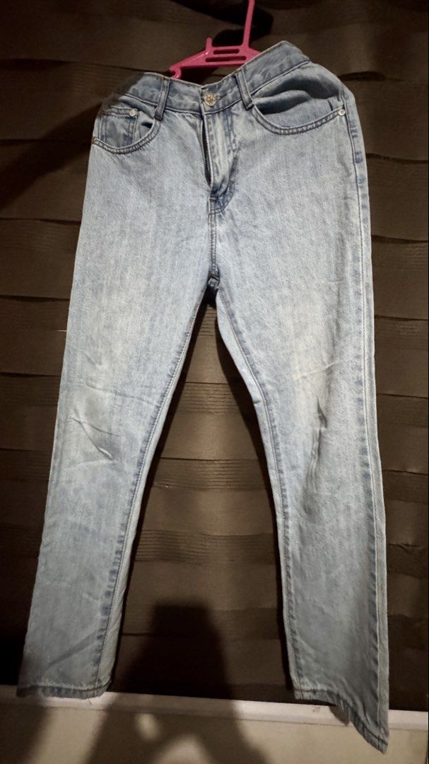 Light Wash Denim Jeans (Category: Jeans) located in Quezon City. Submitted by r.zzzzz (Listing ID 1458348082, Image 1). Description: - Classic light wash denim - Button and zip closure - Two front pockets - Two back pockets - Versatile for everyday casual outfits - Size on tag: 27.