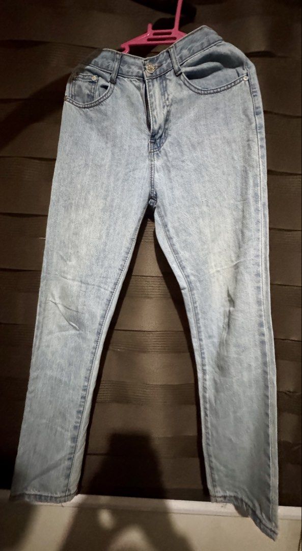 Light Wash Denim Jeans (Category: Jeans) located in Quezon City. Submitted by r.zzzzz (Listing ID 1458348082, Image 2). Description: - Classic light wash denim - Button and zip closure - Two front pockets - Two back pockets - Versatile for everyday casual outfits - Size on tag: 27.