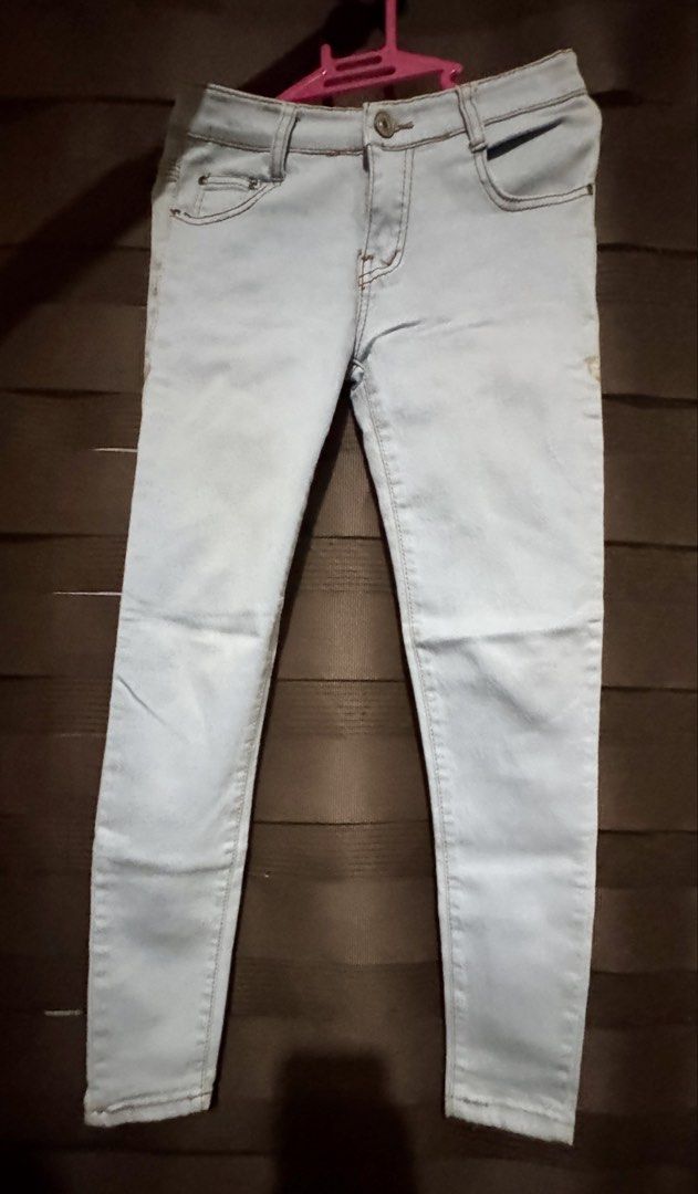 Light Wash Skinny Jeans (Category: Jeans) located in Quezon City. Submitted by r.zzzzz (Listing ID 1458351030, Image 1). Description: - Light wash skinny jeans - Classic five-pocket styling - Button and zip closure - Comfortable for everyday wear - Versatile staple piece, easy to pair with any top - Can fit small.