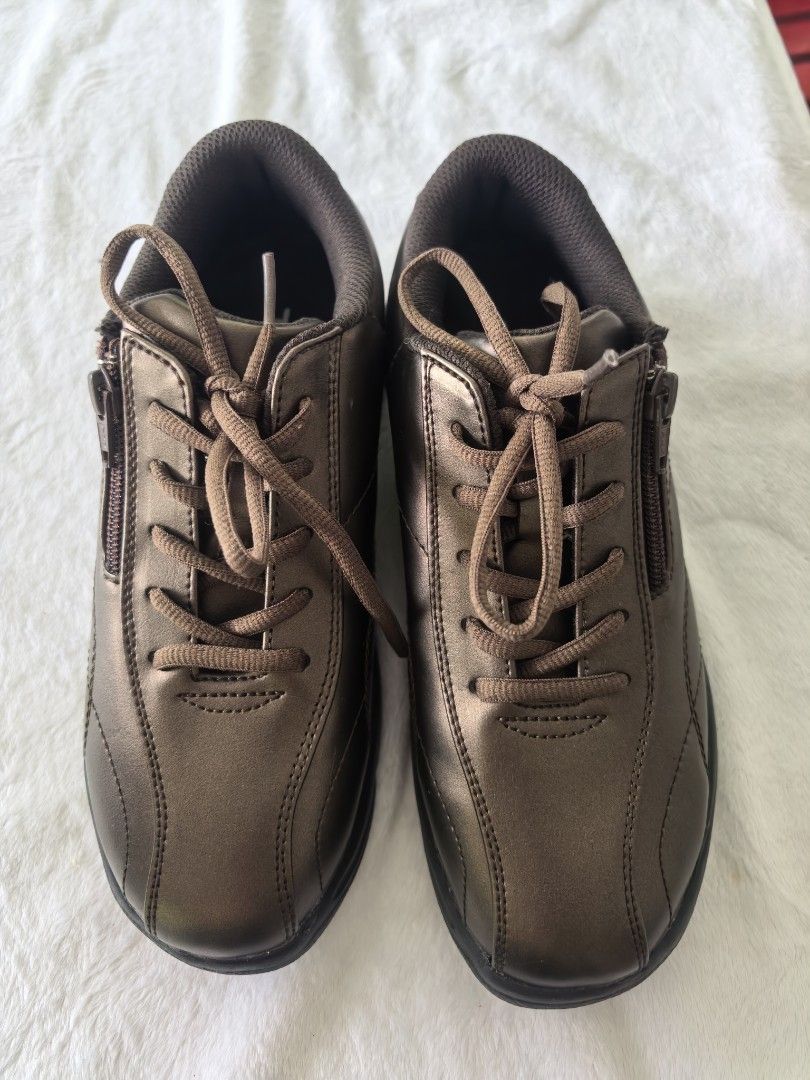 Like New Japan Shoes size 7 (Category: Activewear) located in Tuguegarao City. Submitted by zenphoenix-7ad615 (Listing ID 1458313411, Image 2). Description: Japan shoes Lightweight Size 7.