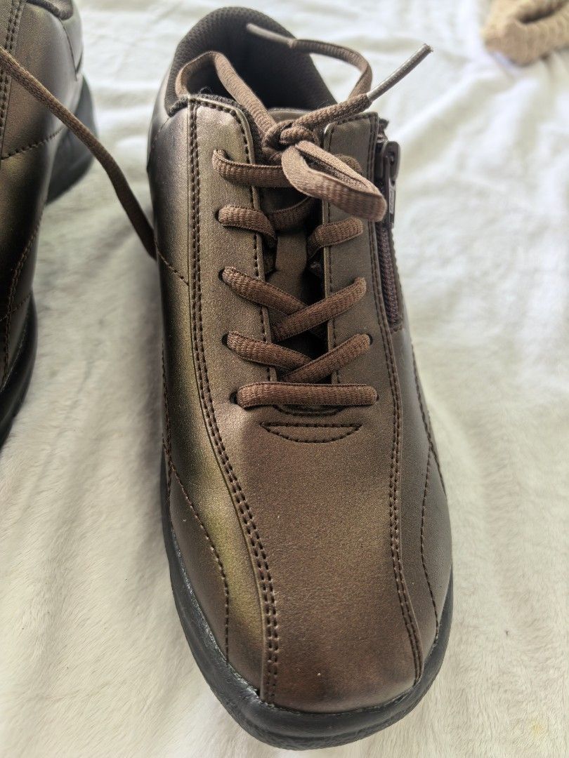 Like New Japan Shoes size 7 (Category: Activewear) located in Tuguegarao City. Submitted by zenphoenix-7ad615 (Listing ID 1458313411, Image 3). Description: Japan shoes Lightweight Size 7.