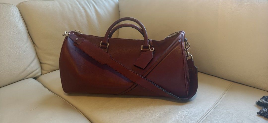 Loewe full calf leather bag （分類：手袋及銀包）位於 Hong Kong。 由 kl6721 提交（商品編號 1458410187，圖片 2）。簡介： wear twice .good for travel and easy handcarry . bought in Spain an use twice only 發現假貨歡迎報警。