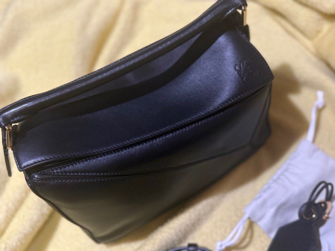 Loewe puzzle small lambskin (Category: Luxury Bags & Wallets) located in Manila. Submitted by pialoved (Listing ID 1458341642, Image 3). Description: .