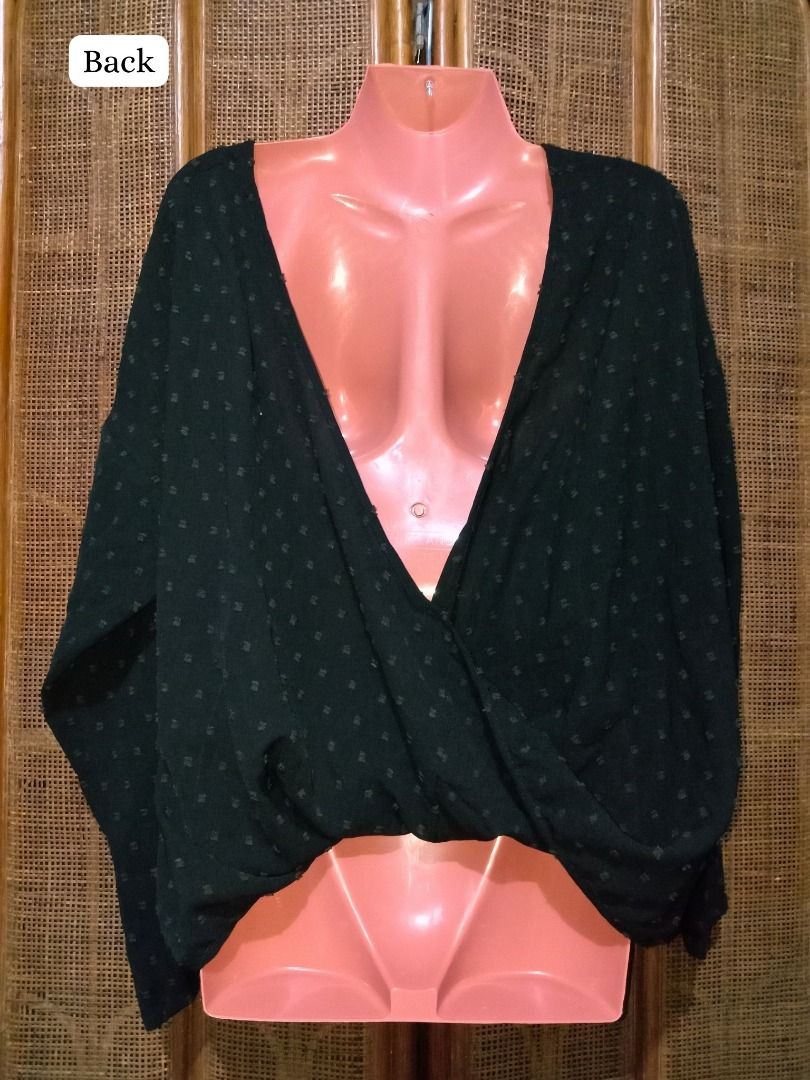 LONG SLEEVE (Category: Longsleeves) located in Cabuyao City. Submitted by jjmarket2025 (Listing ID 1458454872, Image 2). Description: 🤎 PRELOVED CLOTHING 🤎 Beautifully curated preloved pieces, perfect for everyday wear! ✨ • Good quality & condition • Clean and ready to wear • Affordable prices • Each piece is unique & limited • Minor signs of usage may be present 📌 Please manage your expectations—these are preloved items. 📩 Feel free to messa
