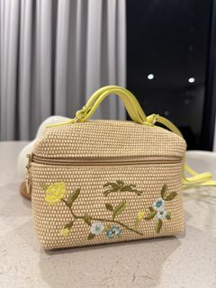 (Category: ) located in . Submitted by afcwardrobe (Listing ID 1458459217, Image 1). Description: .