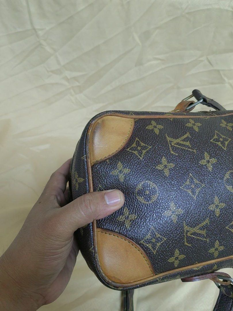 Louis Vuitton Amazone Bag (Category: Luxury Bags & Wallets) located in Manila. Submitted by junejanuary (Listing ID 1458497488, Image 3). Description: - Classic Louis Vuitton crossbody bag in iconic Monogram canvas. - Features signature LV print and genuine leather trim. - Adjustable strap for personalized comfort. - Two spacious main compartments to organize your essentials. - A timeless and versatile piece, ideal for everyday wear. -FLAWS: SIRA