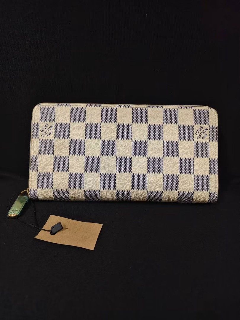 Louis Vuitton Damier Azur Zippy Wallet (Category: Luxury Bags & Wallets) located in Santa Rosa. Submitted by gettinggorgeousph (Listing ID 1458432411, Image 1). Description: - Authentic Louis Vuitton Zippy Wallet - Damier Azur Canvas - Gold-tone Zipper Closure - Multiple Interior Compartments - Numerous Card Slots - Includes Original Tag and Charm - Ideal for organizing essentials.
