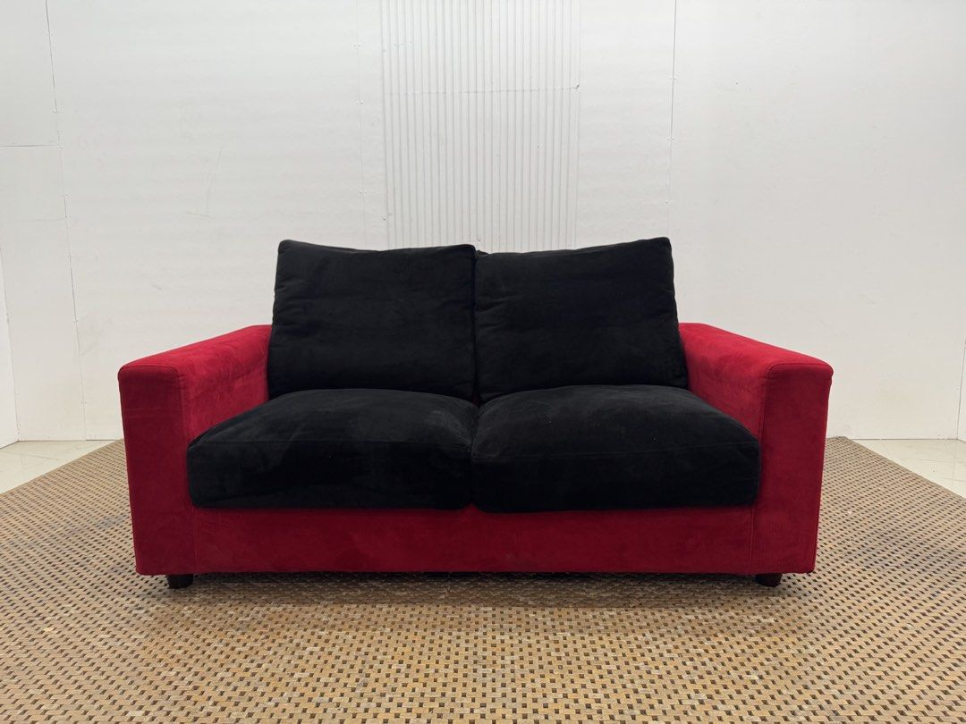 Loveseat sofa (Category: Sofas) located in Quezon City. Submitted by matetdevis13 (Listing ID 1458302393, Image 2). Description: Modern Two-Tone Red & Black Loveseat Sofa Price: 9,500 L59.5 x W33 x H32/16 In good condition Code JMD40-MJ649.