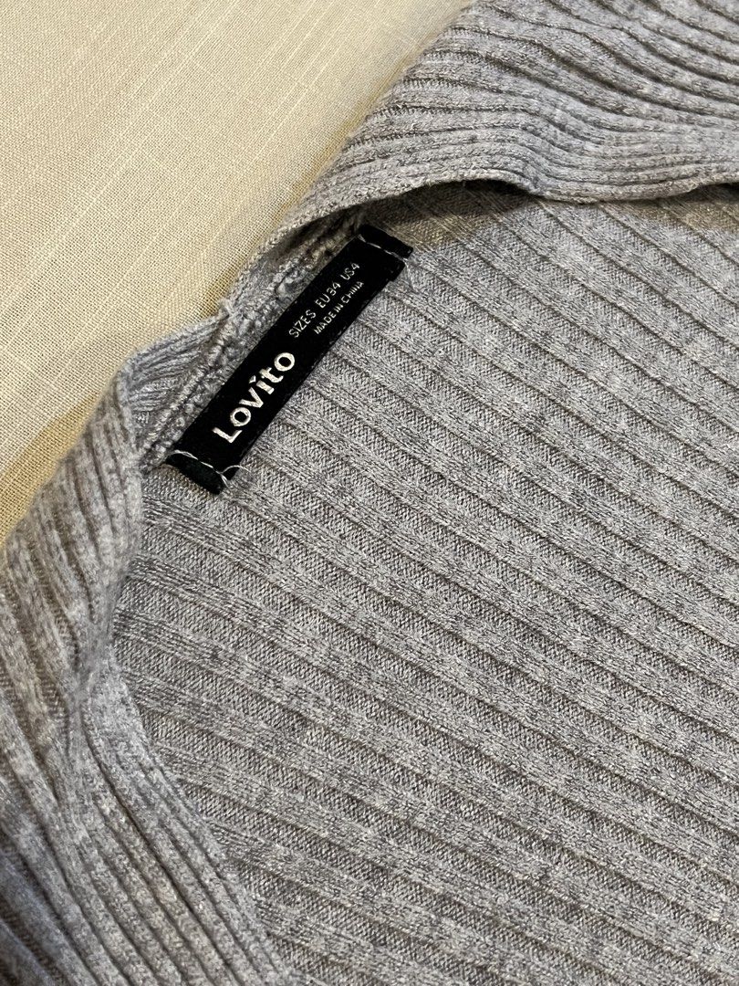 Ribbed Long Sleeve Top - Grey (Category: Longsleeves) located in Makati City. Submitted by declutterine95 (Listing ID 1458470723, Image 2). Description: 📍I am based in Makati 💡 Color may vary slightly due to lighting 🤍 Please manage expectations (preloved items) 📩 Message for more photos/measurements 🚚 Shipping shouldered by buyer.