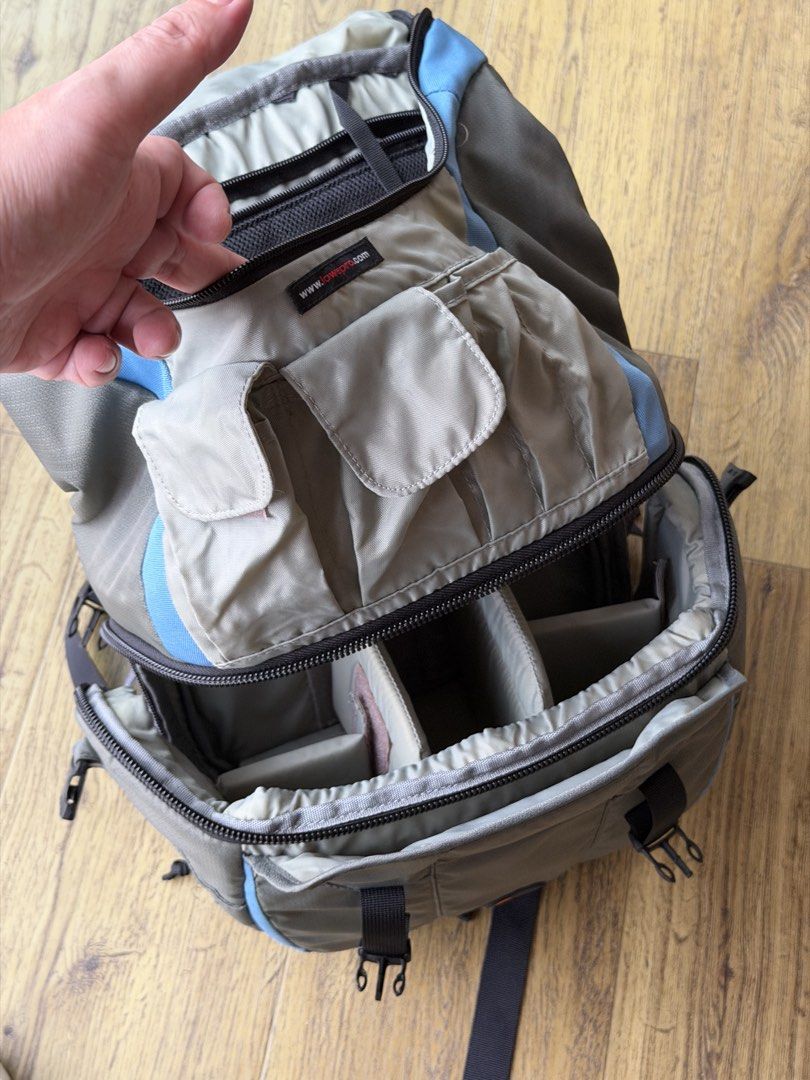 LowePro Versa 200AW (Category: Camera Bags & Carriers) located in Pasig City. Submitted by nargalzius (Listing ID 1458368379, Image 3). Description: Blue colorway More information here: https://www.dpreview.com/products/lowepro/bags-and-cases/lowepro_versa_200.