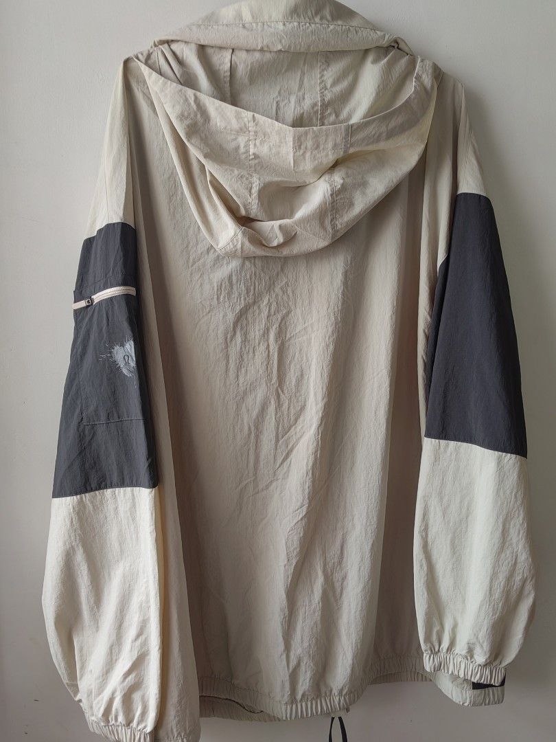 Lululemon Lightweight Retro Track Jacket (L-XL) (Category: Activewear) located in Baguio. Submitted by kacijom (Listing ID 1458436875, Image 2). Description: ₱1.5k •Lululemon Lightweight Retro Track Jacket •Size L oversized , 28"x30" •10/10 (EUC).