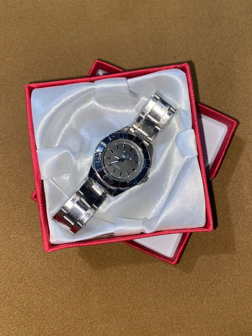Luxury vintage watch (Category: Body Jewelry) located in Caloocan City. Submitted by truefox.1d0481 (Listing ID 1458341607, Image 2). Description: GET 2 FOR ONLY 230₱ 199 each —⁠ Non-tarnish with proper care —⁠Branded —⁠with box —⁠working —⁠Actual product colors may vary slightly due to lighting, camera settings, and screen displays. —⁠Strictly Payment First —⁠ Direct J&T, Lalamove (shipping fee shouldered by the buyer).