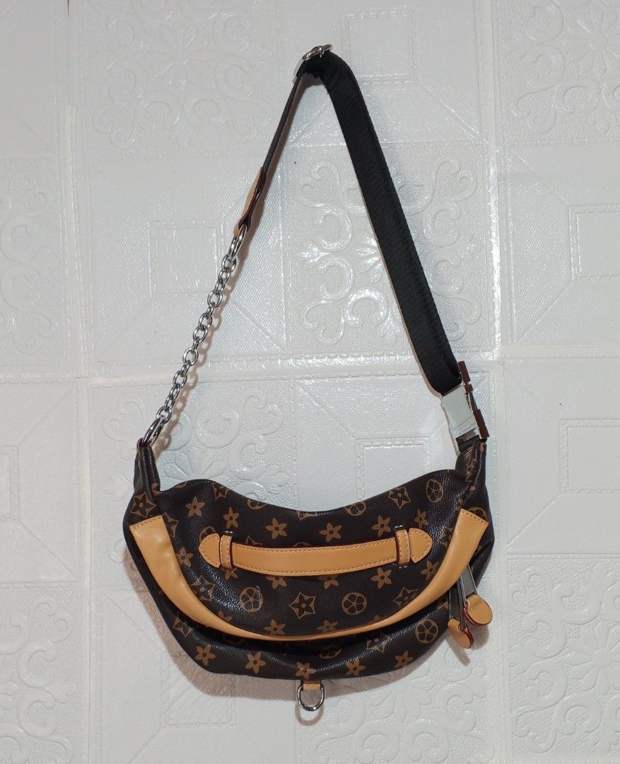 Lv Beltbag (Category: Luxury Bags & Wallets) located in Manila. Submitted by darweza_23 (Listing ID 1458354247, Image 1). Description: .