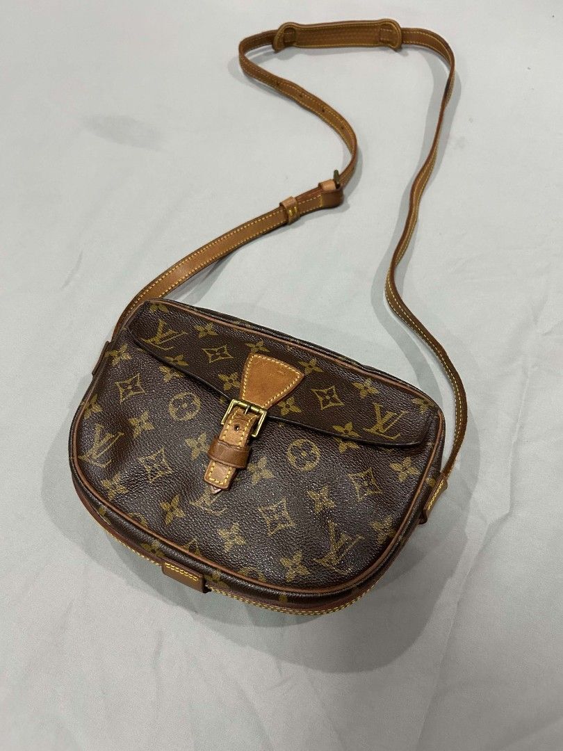 Lv jeune fille (Category: Luxury Bags & Wallets) located in Santa Rosa. Submitted by _ba_mo_si_ (Listing ID 1458374558, Image 1). Description: Plus sf Bag only Dm.