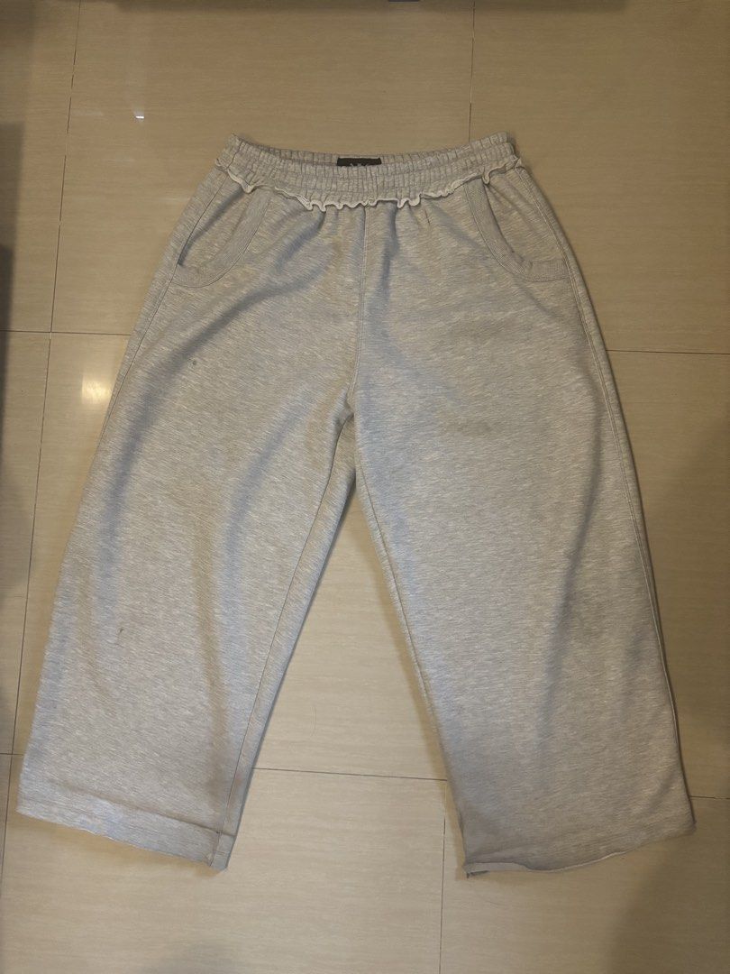 Made in Manila Sweatpants XL (Category: Joggers) located in Manila. Submitted by crazypass (Listing ID 1458324503, Image 1). Description: W - up to 36 L - 39 LO - 11.5.